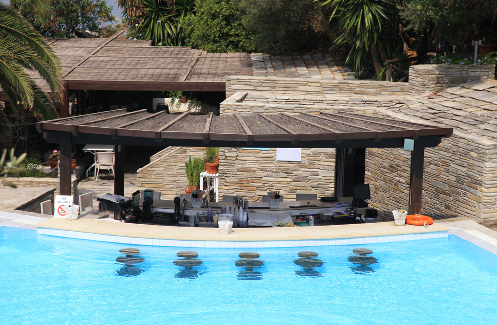 Installer un bar de piscine sous sa véranda